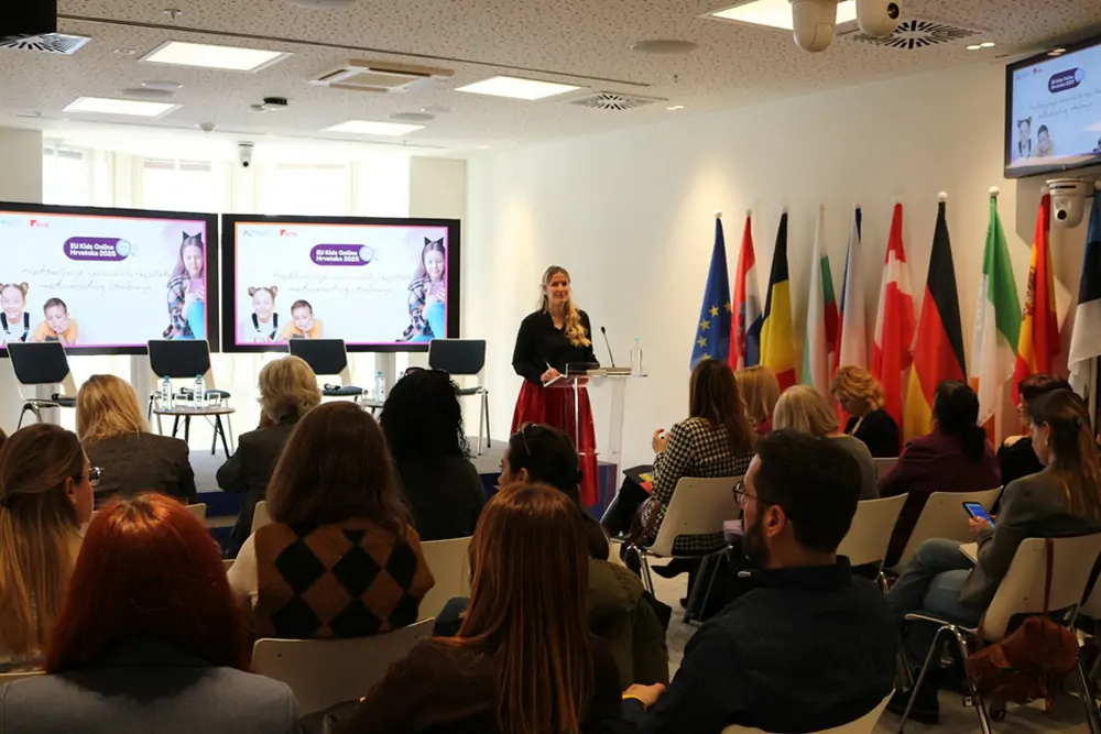 Djeca i digitalni svijet: više edukacije, manje zabrana