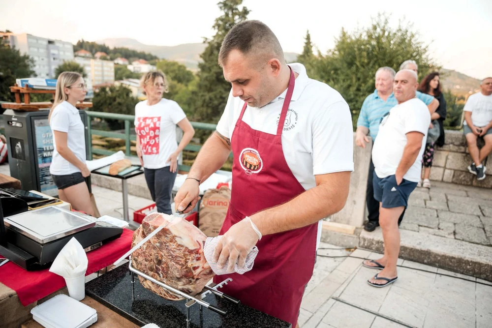 Drniš spreman za 8. Međunarodni festival pršuta: Dva dana okusa, tradicije i dobre zabave