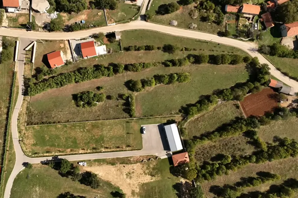 Nova presuda potvrdila Thompsonovo vlasništvo nad terasom, odvjetnici objavili cjelovito priopćenje o slučaju u Čavoglavama